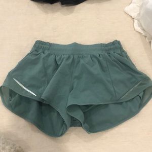 Lulu hotty hot shorts low rise 2.5! Size 6